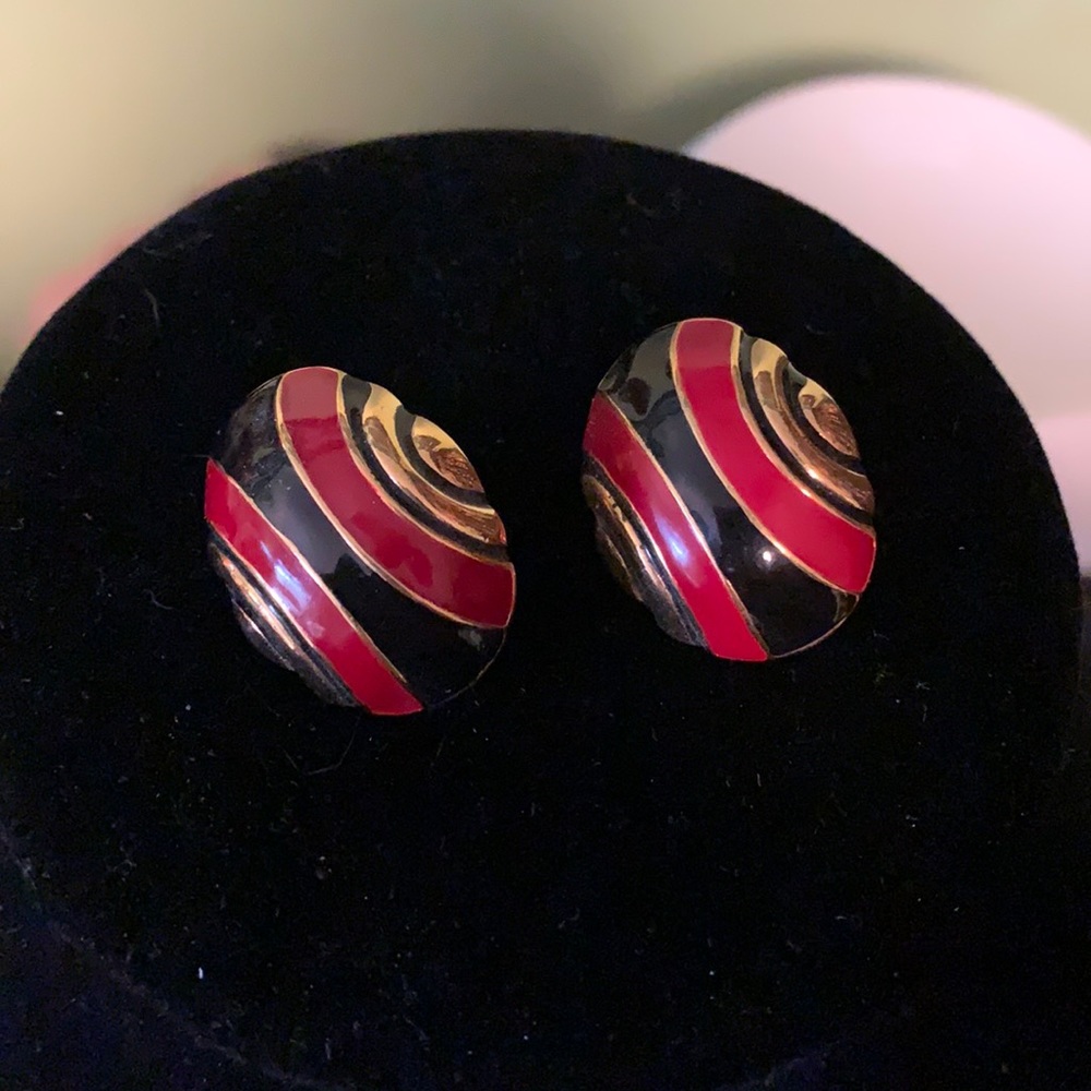 2/25 🧡 Vintage 80s enamel earrings